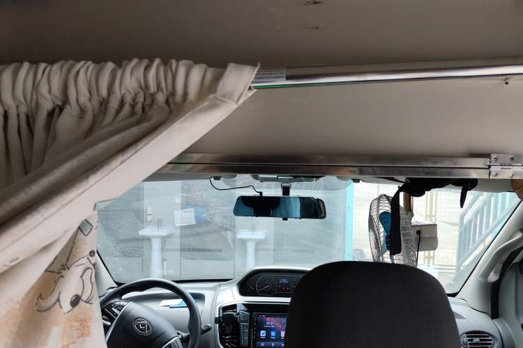 Used SAIC MAXUS Xintu V80 2021 2.0T Manual Classic Aoyuntong Short Wheelbase Mid-Roof 5/6-Seater
