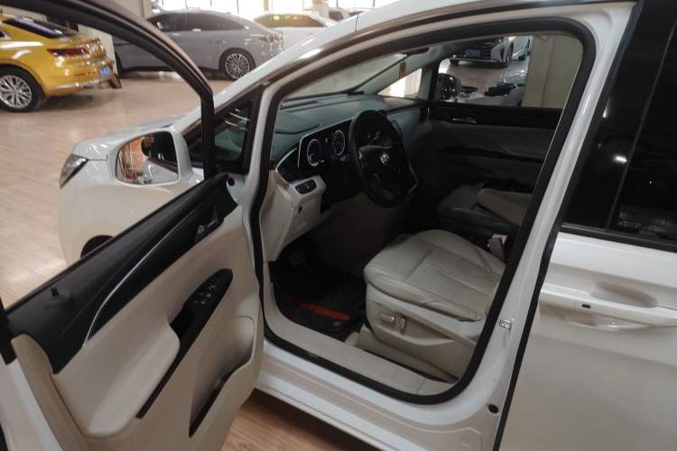 Used Buick GL8 2022 ES Landtrek 653T Comfort Edition