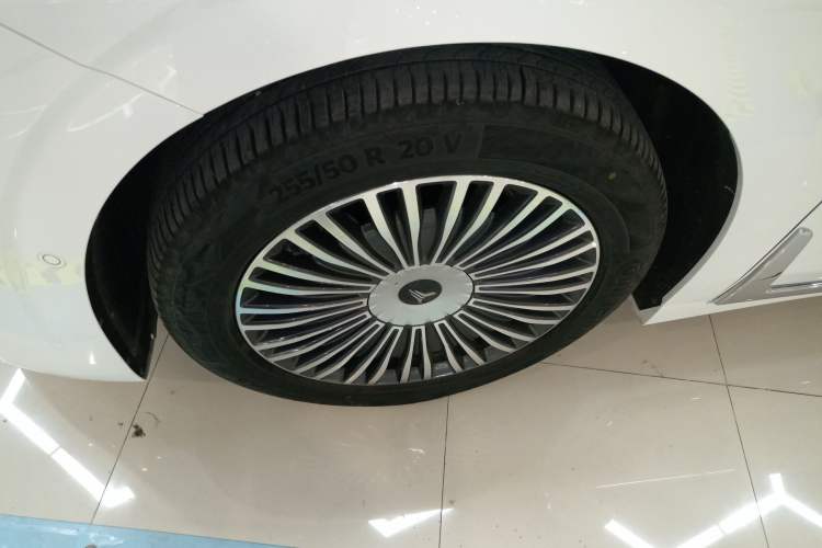 Used VOYAH Dream 2025 PHEV Four-Wheel Drive Prestige Kunpeng Edition
