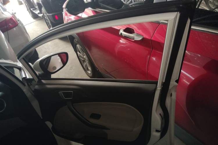 Used Ford Fiesta 2013 Sedan 1.5L Automatic Fashion Edition
