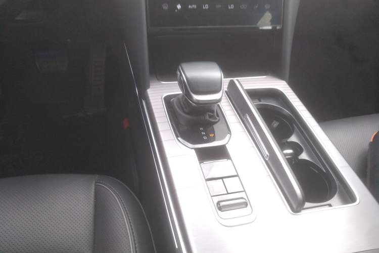 Used Hongqi HS7 PHEV 2024 2.0T PHEV Four-Wheel Drive Flagship Edition 6 Seats
