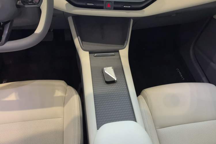 Used Lynk & Co 06 EM-P 2023 EM-P 56 Standard Range Pro
