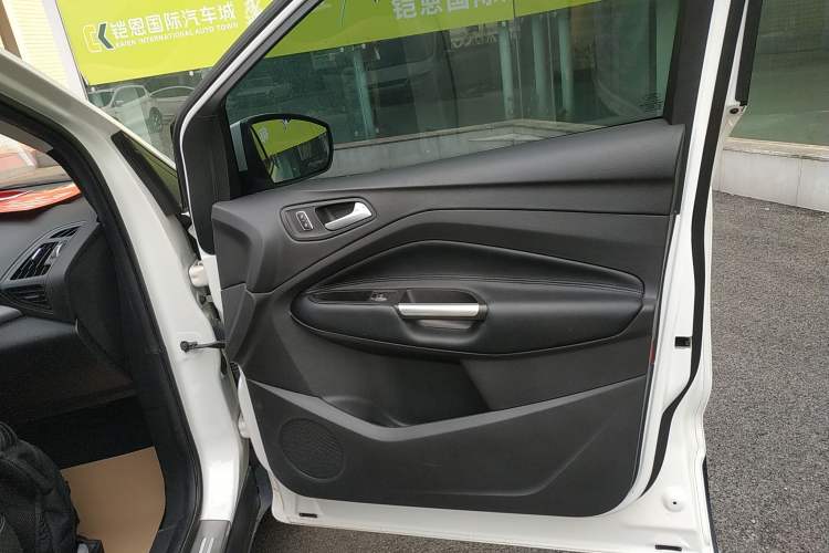 Used Ford Kuga 2013 1.6L GTDi Two-Wheel-Drive Trend Model
