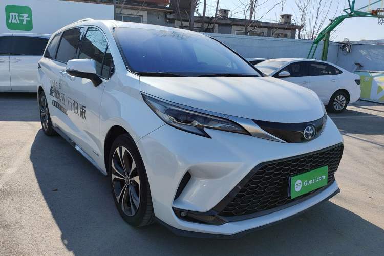 Used Toyota Granvia 2022 2.5L Hybrid Flagship Edition
