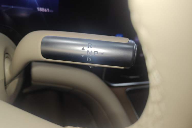 Used Hima AITO M9 2025 Extended-Range Ultra Version 52 kWh 6-Seater
