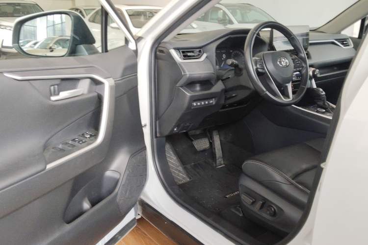 Used Toyota Wildlander 2023 Dual-Motor 2.5L E-CVT Four-Wheel Drive Prestige Edition
