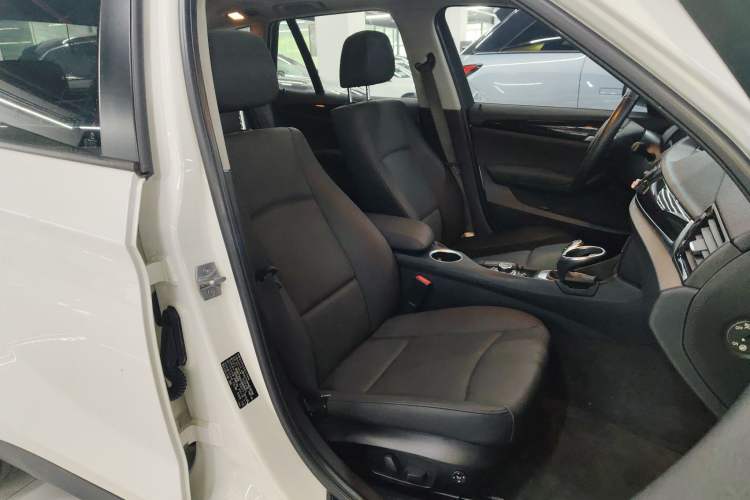 Used BMW X1 2015 sDrive18i Leading Edition
