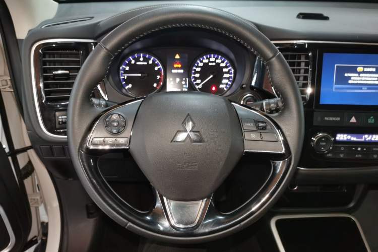 Used Mitsubishi Outlander 2019 2.0L Two-Wheel Drive Comfort Edition 5 Seats China VI Standard
