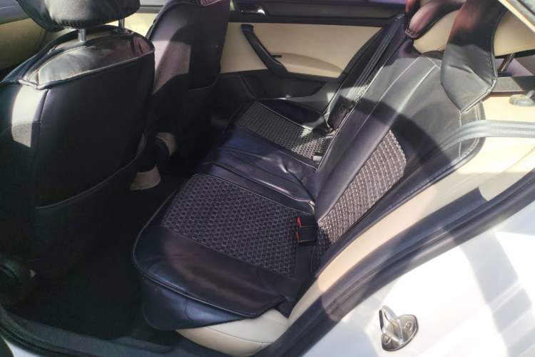 Used Skoda Rapid 2015 1.6L Manual Smart Selection Model
