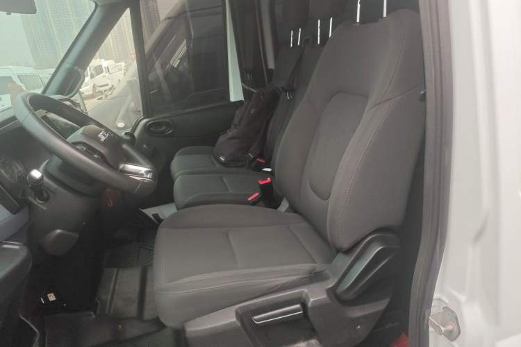 Used JMC Fushun 2022 2.0T Manual Multi-Function Passenger Vehicle Mid-Range High Roof 6-7 Seats
