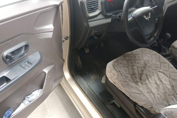 Used Wuling Hongguang V 2019 1.5L Jingqu Version China VI LAR
