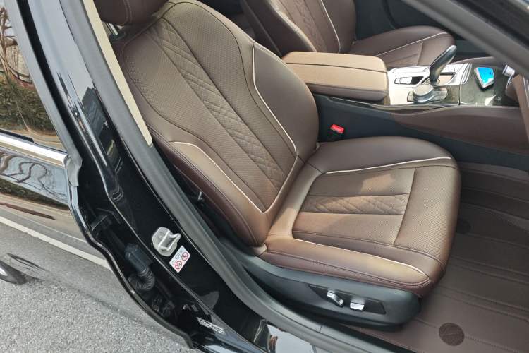 Used BMW 5 Series 2022 Restyled 525Li Luxury Package
