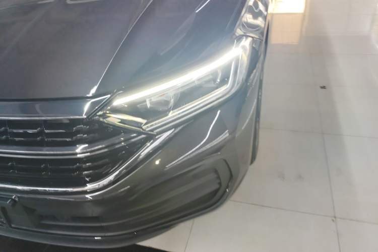 Used Volkswagen Sagitar 
