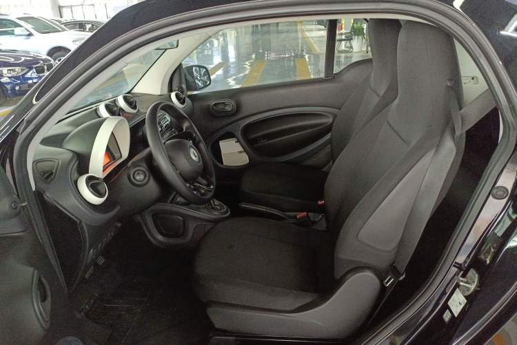 Used  fortwo 2015 1.0L 52 kW hardtop Dynamic version
