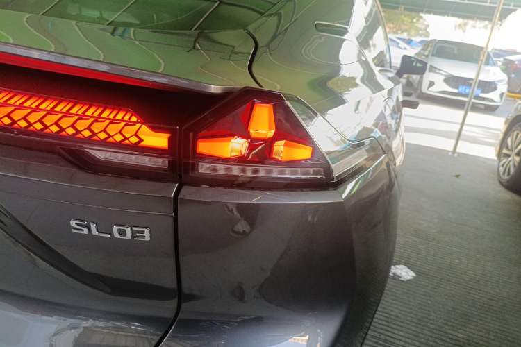 Used  SL03 2023 200Max Range-Extended Version
