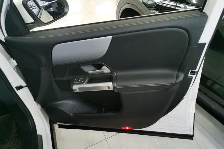 Used Mercedes-Benz GLB 2023 GLB 200 Fashion Model
