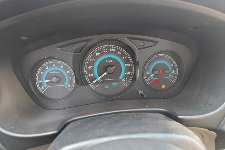 Used Soueast V3 Lingyue 2015 1.5L Manual Happiness Edition