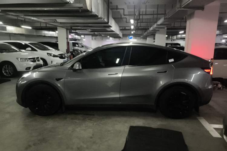 Used Tesla Model Y 2022 Long-Range All-Wheel-Drive Version

