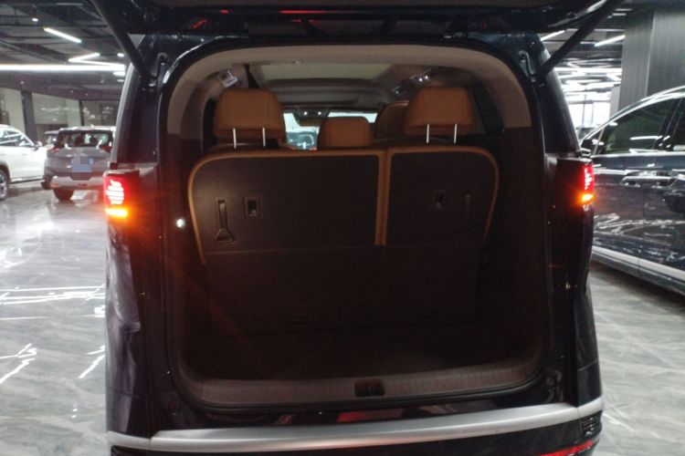 Used Denza D9 2022 DM-i 1040 Prestige Model
