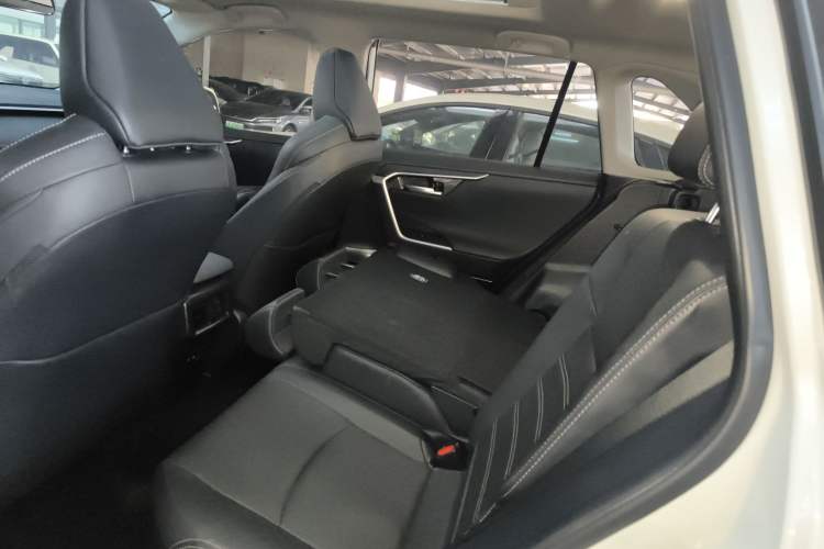 Used Toyota Wildlander 2023 Dual-Motor 2.5L E-CVT Two-Wheel Drive Luxury PLUS Edition