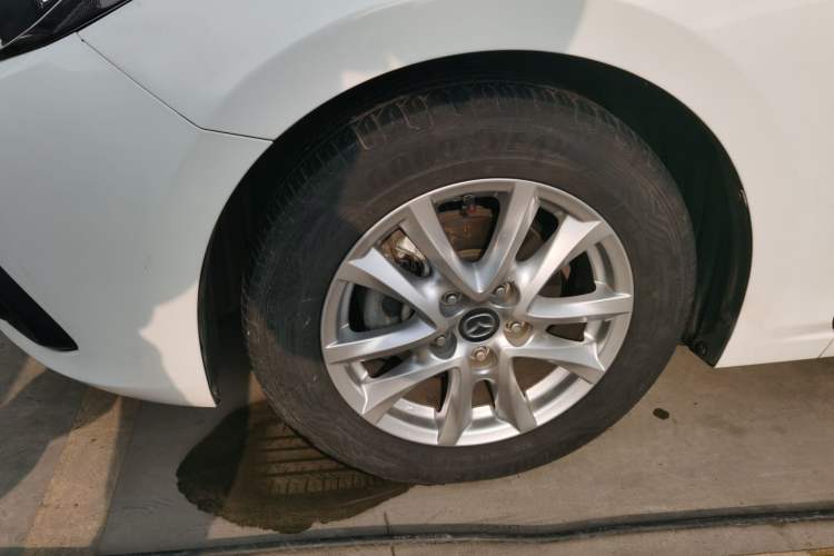 Used Mazda Mazda 3 Axela 2016 Sedan 1.5L Automatic Luxury Model
