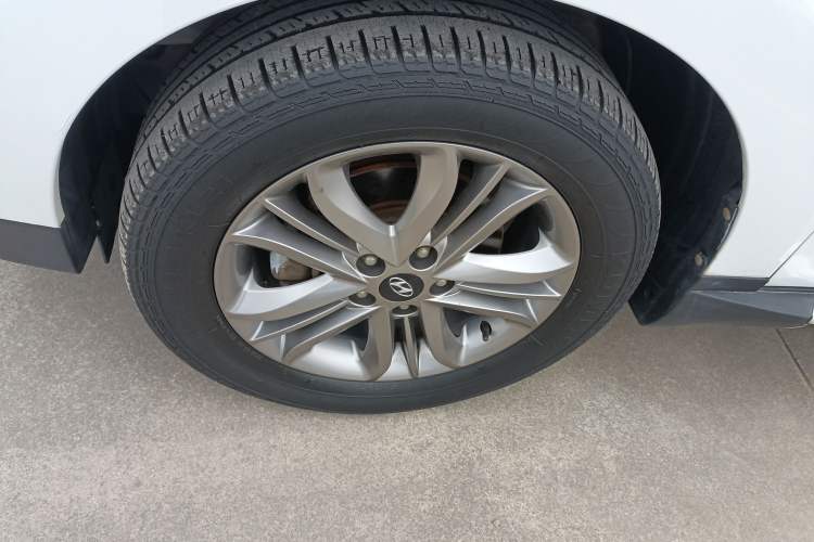 Used Hyundai ix35 2013 2.0L Automatic Two-Wheel Drive Smart GLS China IV Standard
