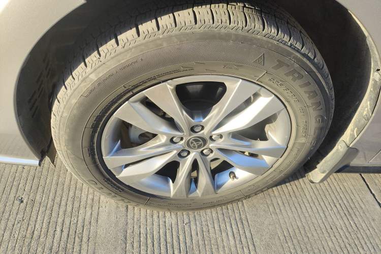 Used Toyota Sienna 2021 2.5L Hybrid Platinum Edition