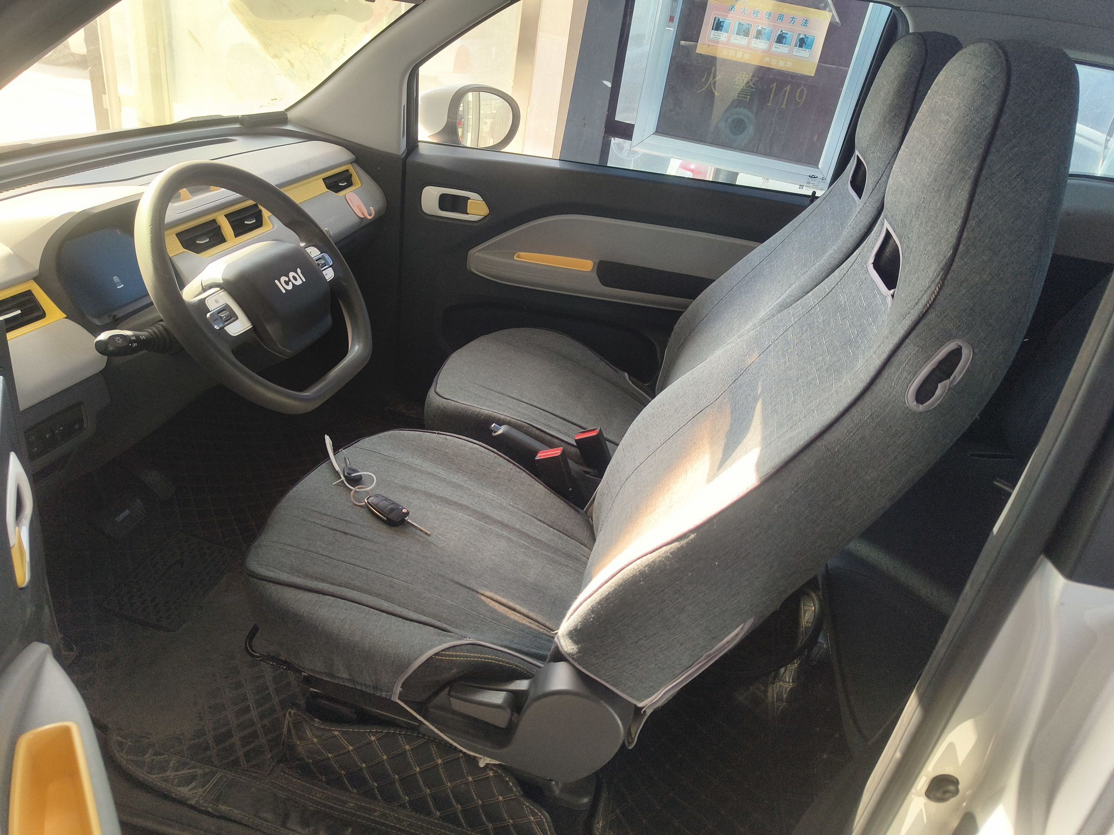 Переднее сиденье в автомобиле