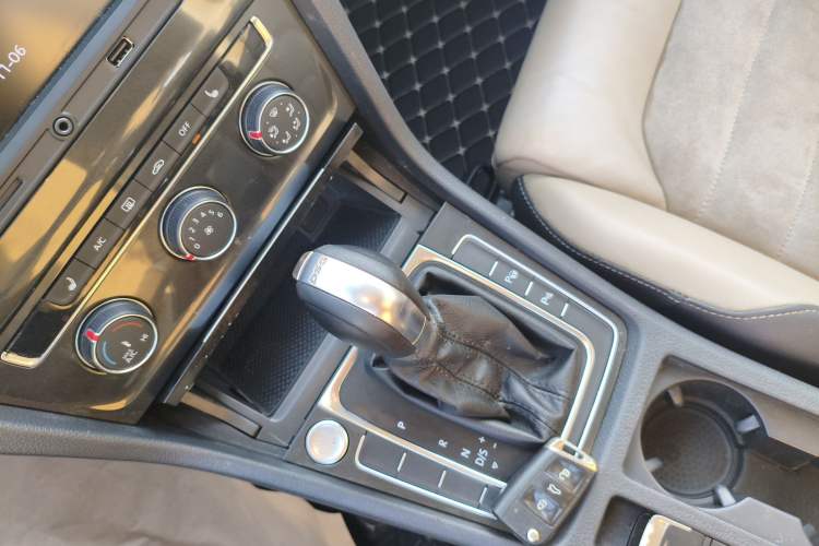 Used Volkswagen Golf 2017 230TSI Automatic Luxury Million-Vehicle Commemorative Edition
