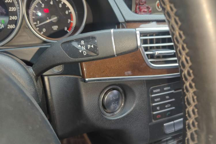 Used Mercedes-Benz E-Class 2015 Facelift E 200 L
