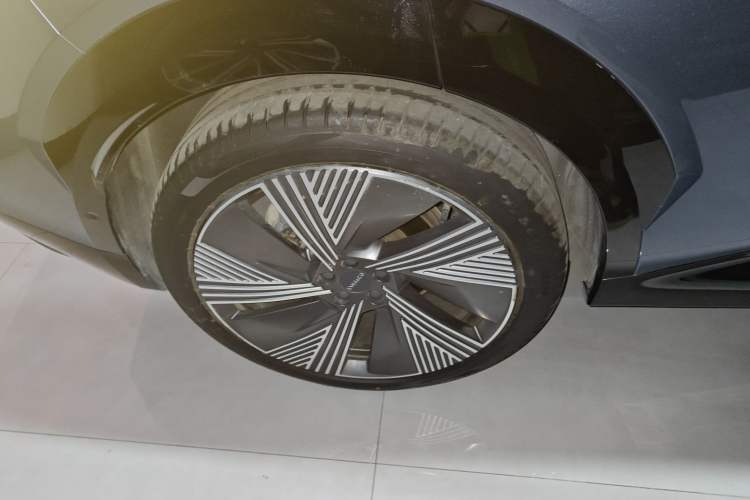 Used Lynk & Co 08 EM-P 2025 220 km All-Wheel-Drive Performance Halo