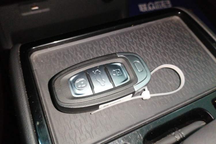 Used Hongqi E-QM5 2022 431 km Charge & Enjoy Edition
