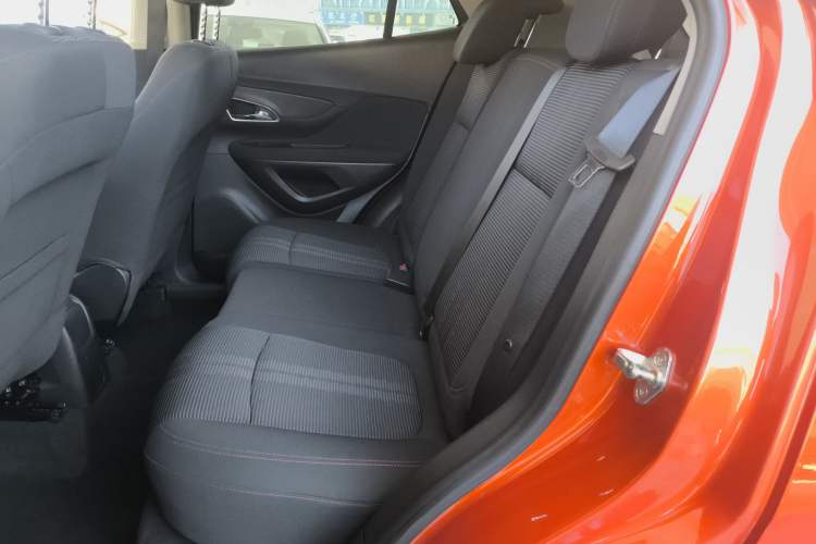 Used Buick Encore 2015 1.4T Automatic Two-Wheel Drive Urban Elite Version
