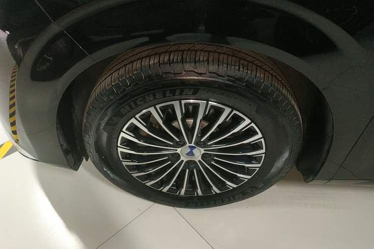 Used Denza D9 2022 DM-i 1040 Prestige Model