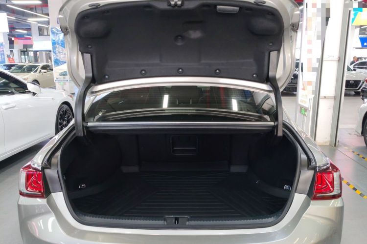 Used Lexus ES 2022 300h Deluxe Edition