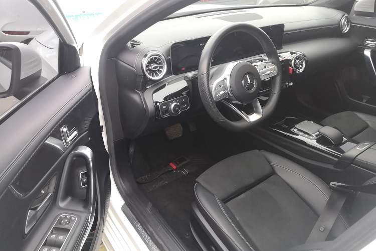 Used Mercedes-Benz A-Class 2020 Restyled A 200 L Sport Sedan Fashion Version
