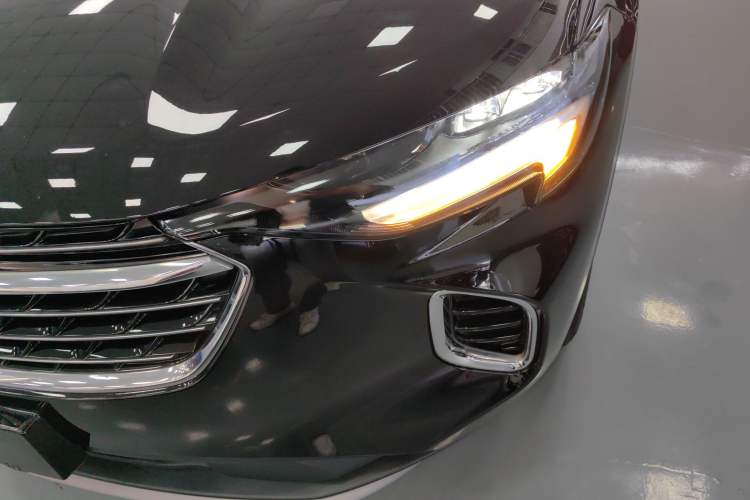 Used Buick Envision 2022 Encore S 552T Two-Wheel-Drive Luxury Model
