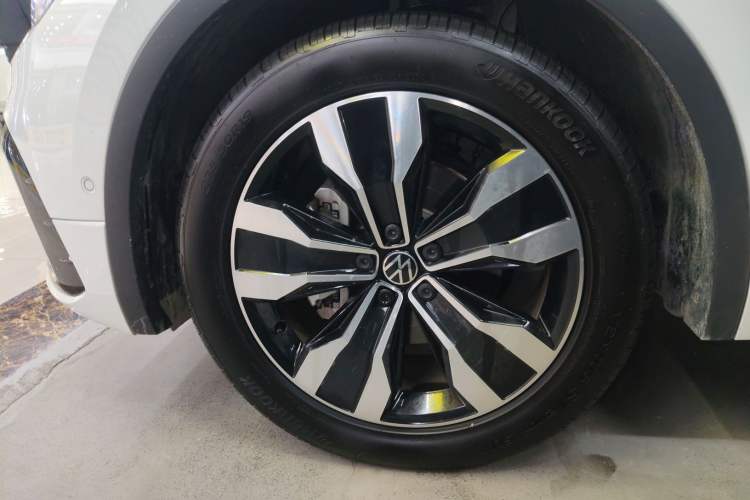 Used Volkswagen Tiguan L 2024 Outstanding Model 330TSI Automatic Two-Wheel Drive R-Line Dragon Glory Edition
