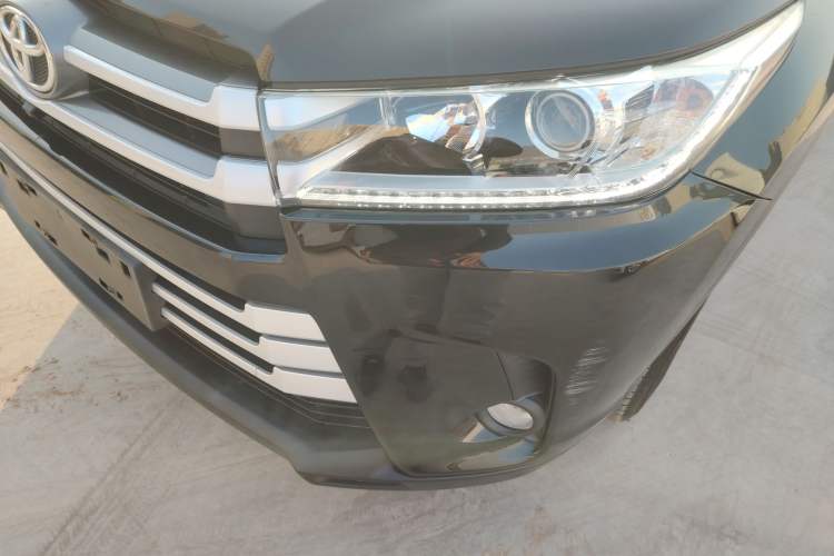 Used Toyota Highlander 2018 2.0T Two-Wheel Drive Elite Edition 7 Seats Emission Standard China V