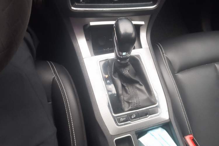 Used Roewe RX5 2016 20T Two-Wheel Drive Automatic Internet Smart Edition