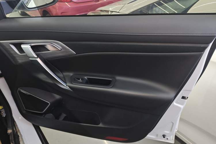 Used Geely Auto Emgrand X7 Sport 2021 Million Edition 1.8TD DCT Two-Wheel Drive Luxury Model
