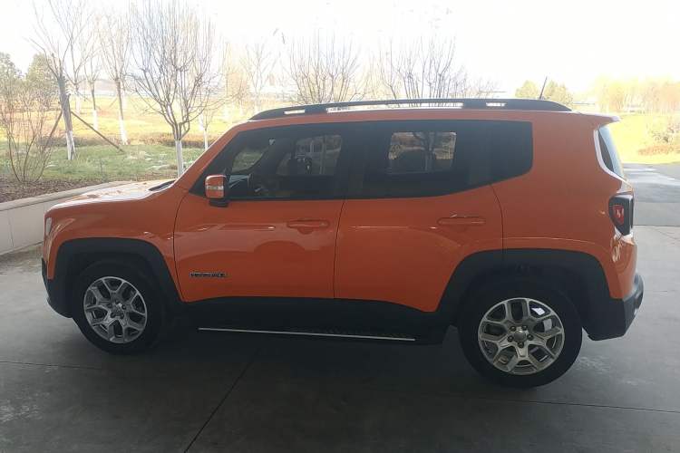 Used  Renegade 2018 Connected Large Screen Version 180T Automatic High-Energy Edition
