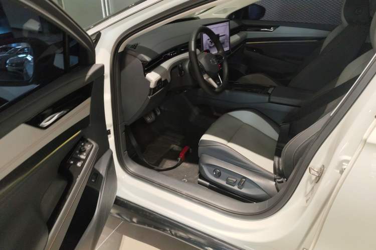 Used Volkswagen ID.7 VIZZION 2024 AIR model
