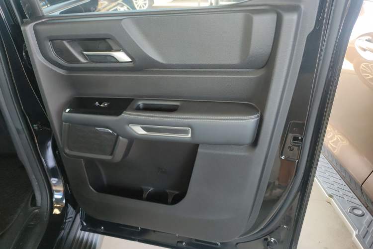 Used JMC DaDao 2023 Pursuer 2.3T Diesel Automatic 4x4 Standard-Wheel Prestige Model
