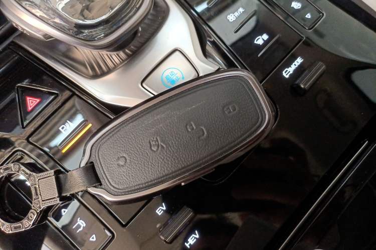 Used Denza D9 2024 DM-i 980 Four-Wheel Drive Prestige Model
