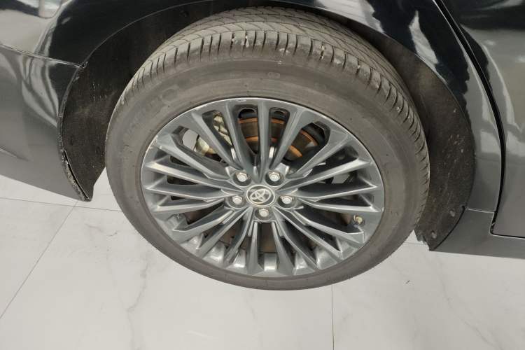 Used Toyota Avalon 2019 2.5L Touring Premium Version China VI Standard
