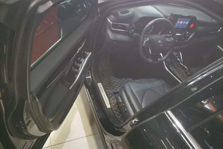 Used Toyota Highlander 2023 2.5L Smart Electric Hybrid Dual-Motor All-Wheel-Drive Luxury 7-Seater
