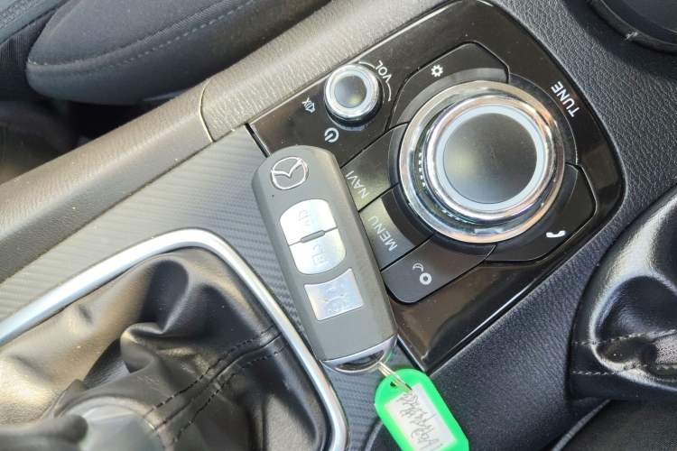 Used Mazda Mazda 3 Axela 2016 Sedan 1.5L Manual Comfort Model