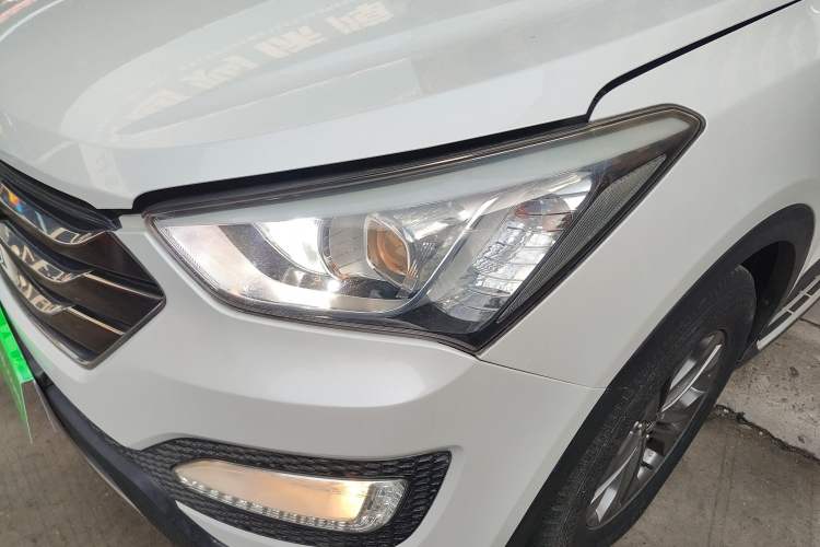Used Hyundai Santa Fe 2013 2.4L Automatic 4x4 Smart Version
