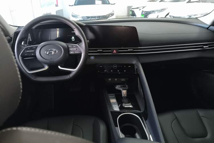 Used Hyundai Elantra 2022 1.5L CVT LUX Prestige Edition